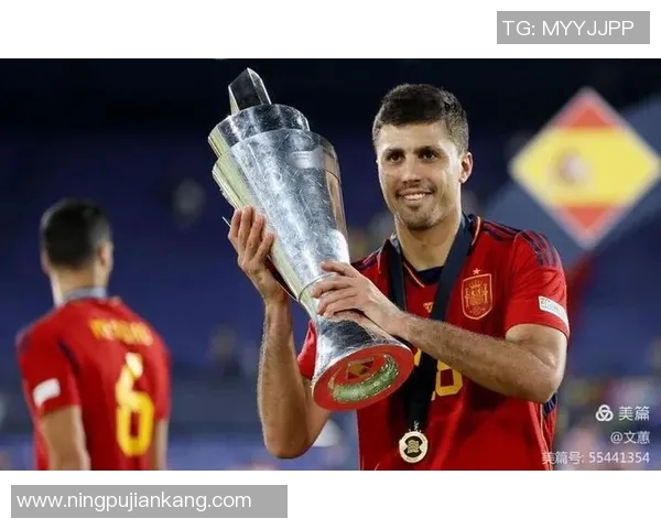 欧洲杯荣获月度最佳球员，实至名归